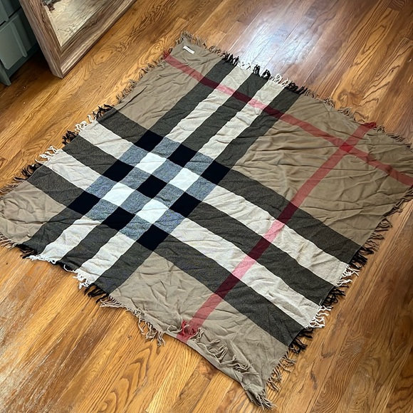 Burberry Merino Wool Plaid Print Shawl - Picture 2 of 4